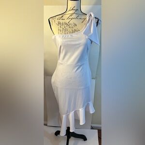 Women’s white one shoulder asymmetrical hem fitted dress size L